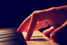 球友会官网：[图]戴维斯40+12詹姆斯再砍三双 力克马刺.